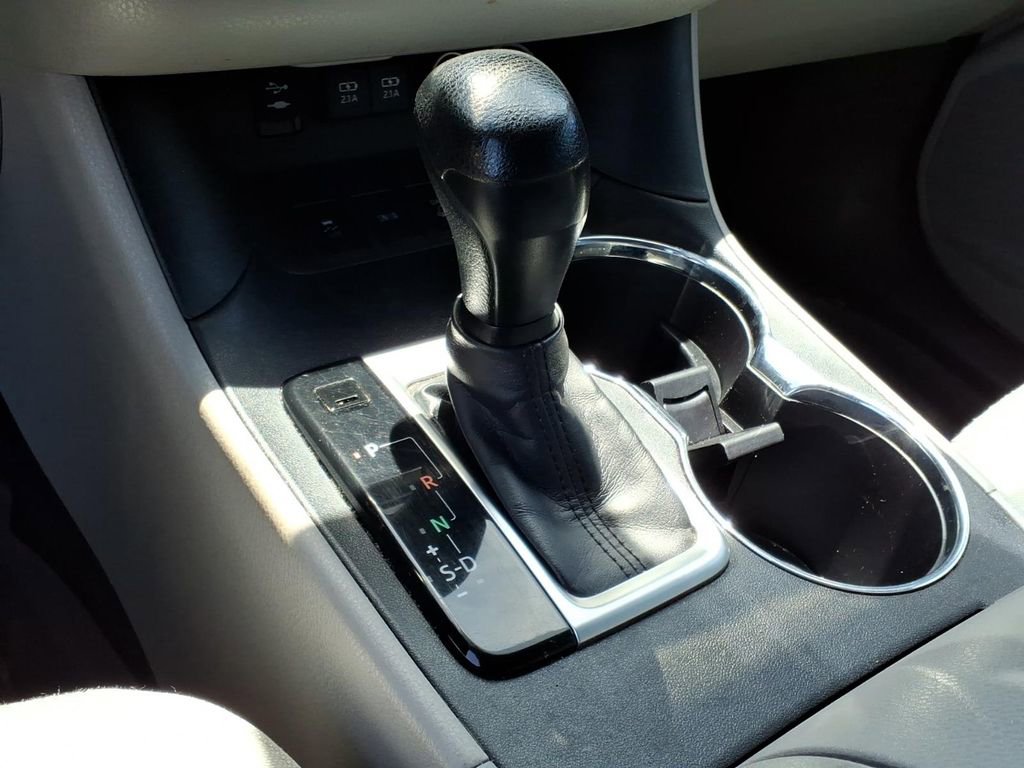 Used 2019 Toyota Highlander LE AWD/4WD image 14