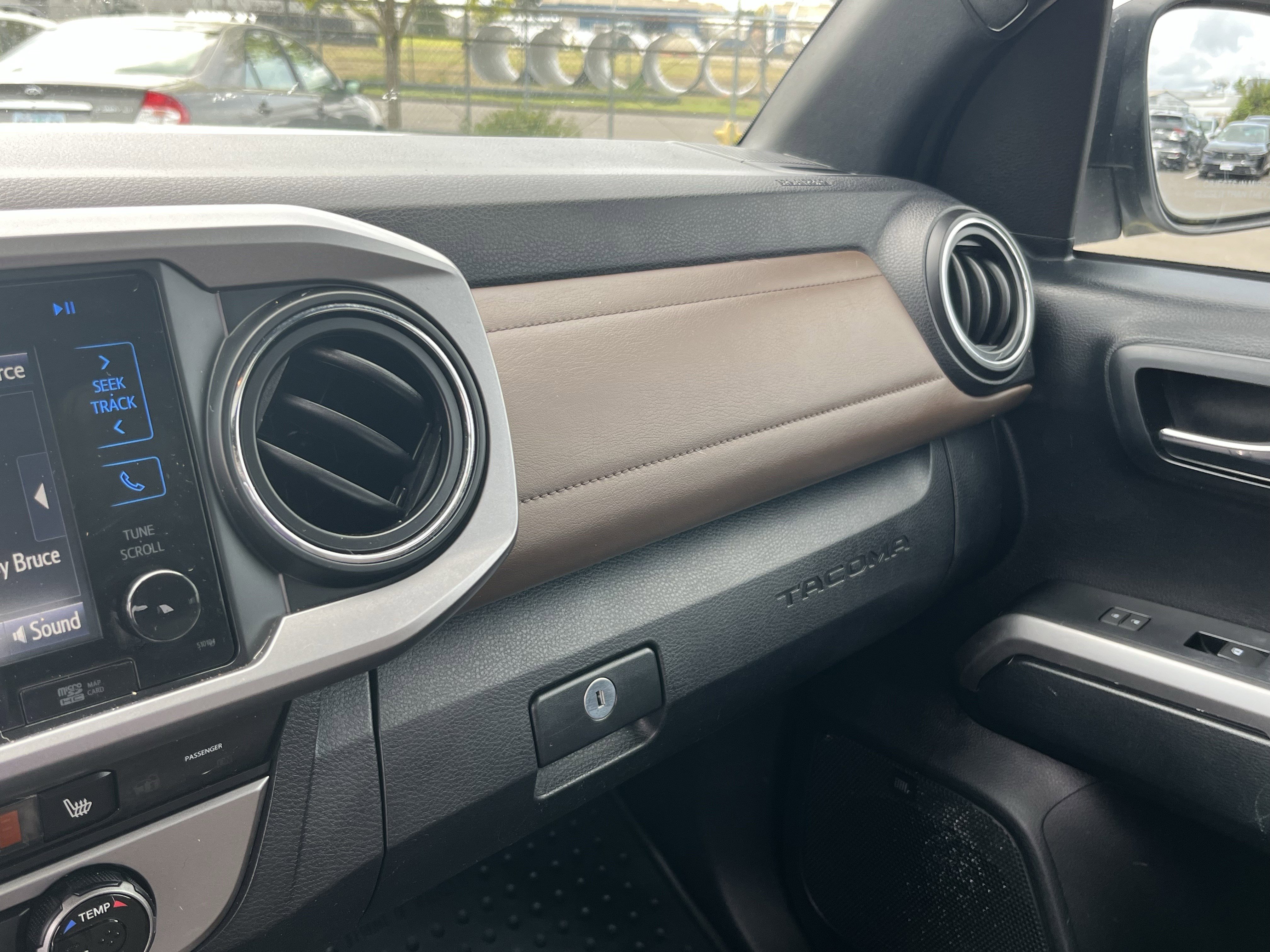 Used 2016 Toyota Tacoma Limited w/ Towing Package RWD image 25