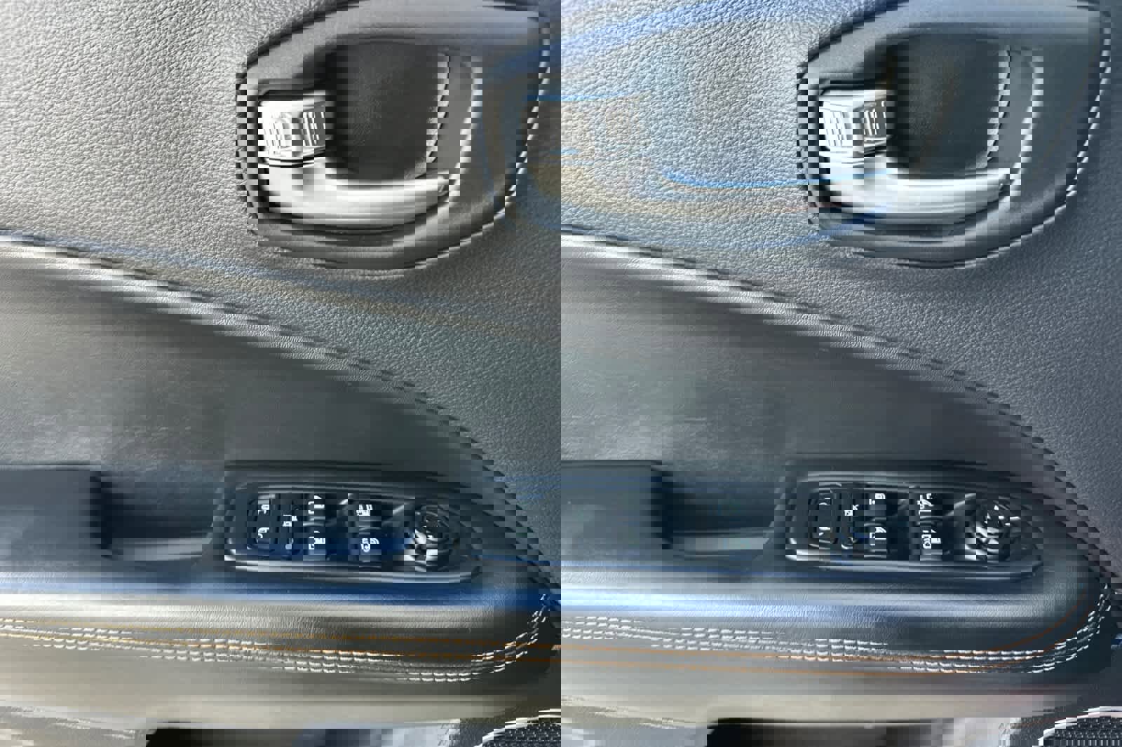 Used 2018 Jeep Compass Limited w/ Navigation Group image 11