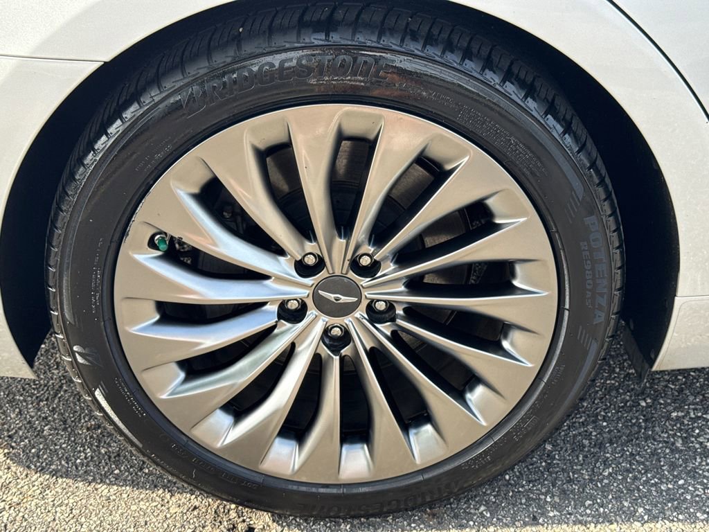 Used 2019 Genesis G90 3.3T Premium RWD image 17