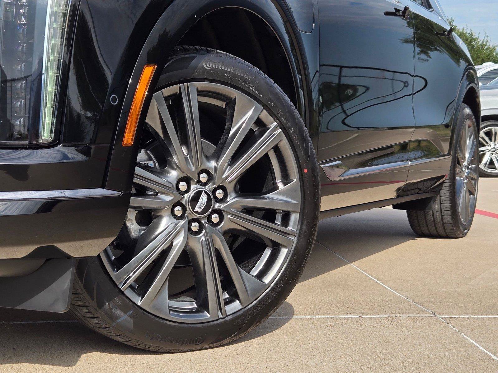 New 2027 Cadillac Optiq Premium Sport w/ LPO, Floor Liner Package AWD/4WD image 8
