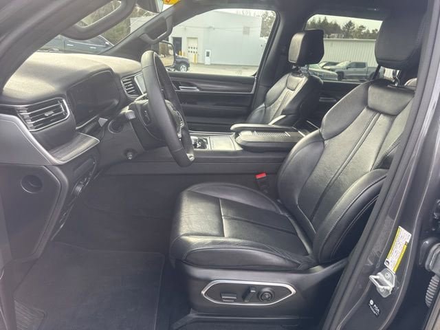 Used 2024 Jeep Wagoneer Series II AWD/4WD image 11