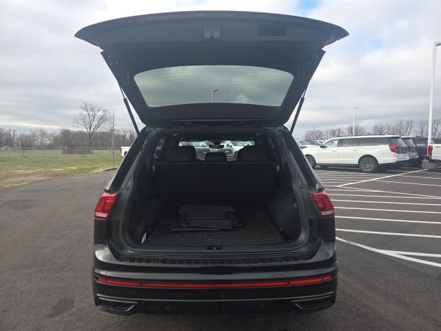 Used 2023 Volkswagen Tiguan SE R-Line image 10