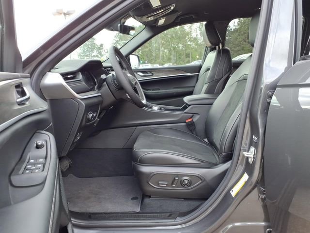 New 2026 Jeep Grand Cherokee Altitude image 13