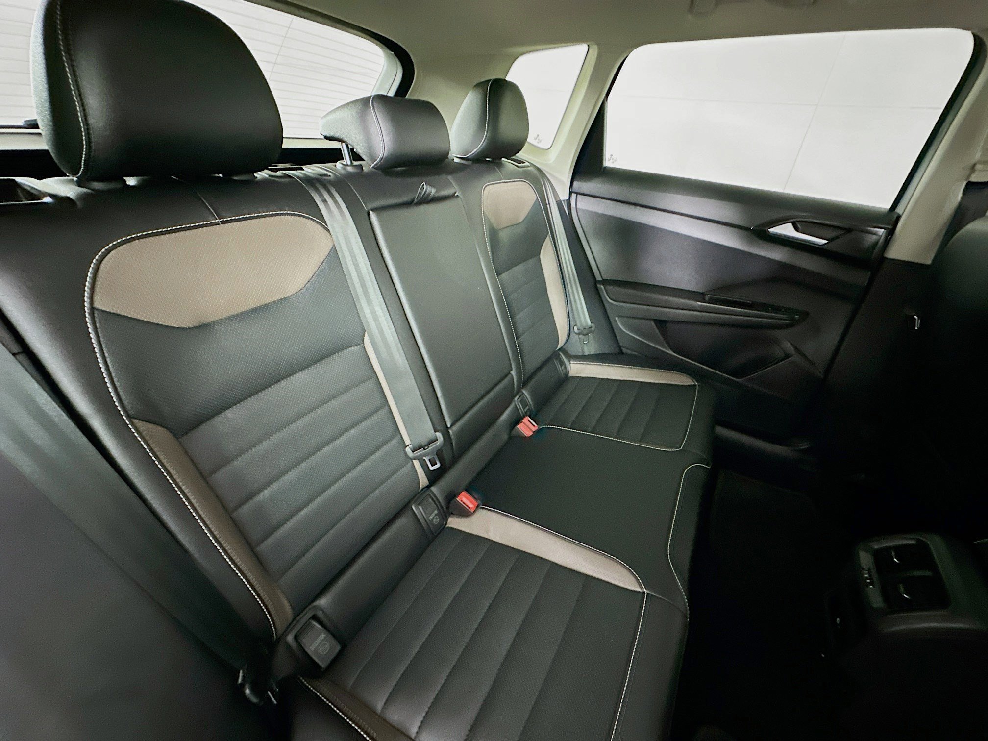 Used 2022 Volkswagen Taos SEL w/ Panoramic Sunroof Package image 27