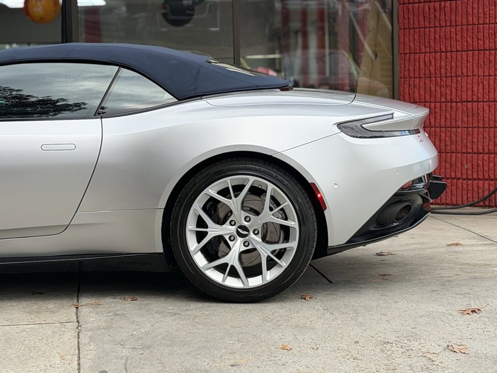 Used 2019 Aston Martin DB11 Volante image 23