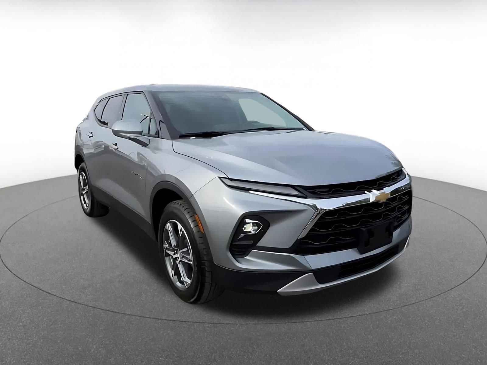 Used 2025 Chevrolet Blazer LT image 3