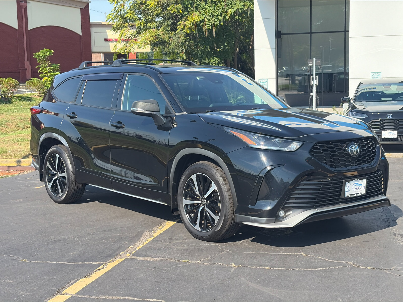 Used 2021 Toyota Highlander XSE AWD/4WD image 7