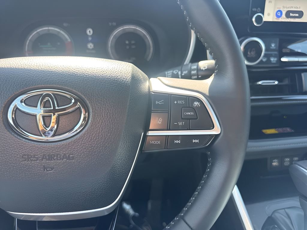 Used 2025 Toyota Highlander Limited image 16