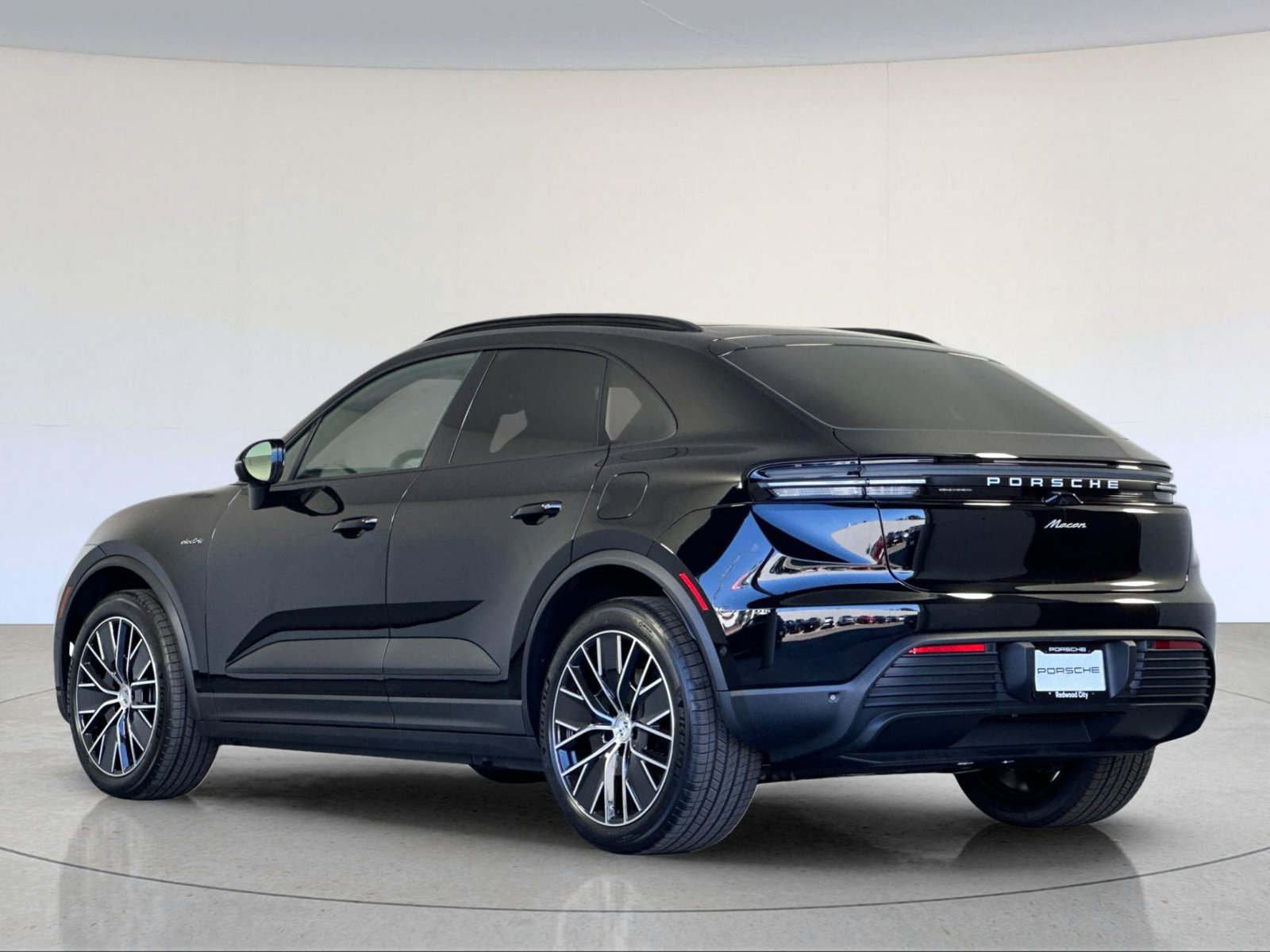 New 2026 Porsche Macan Electric RWD image 3