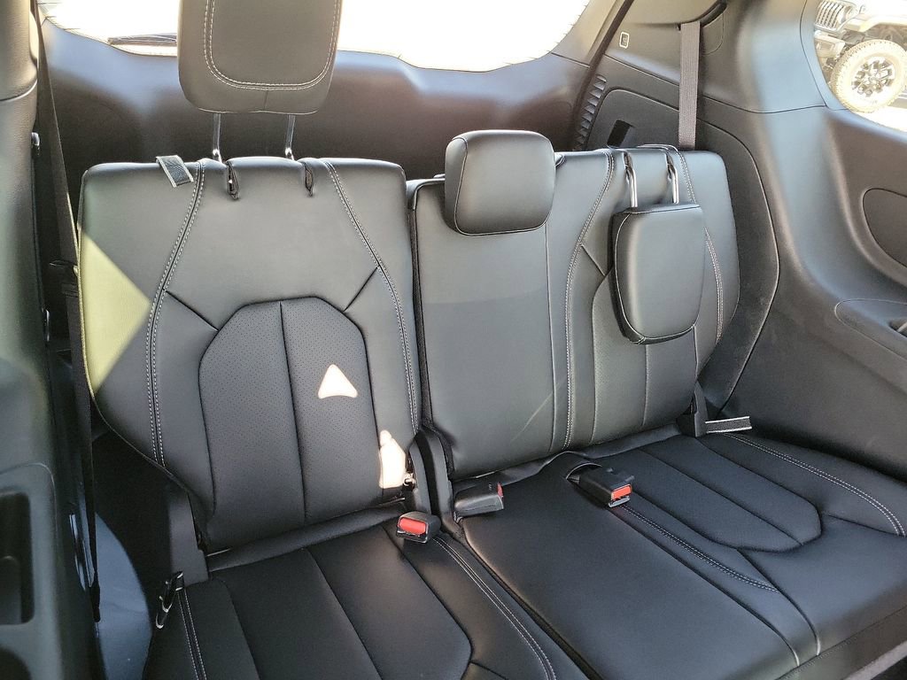 New 2025 Chrysler Voyager LX image 10