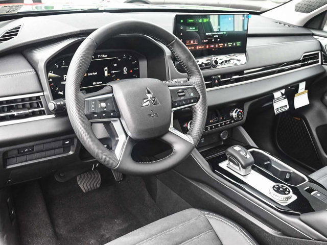 New 2025 Mitsubishi Outlander SE image 15