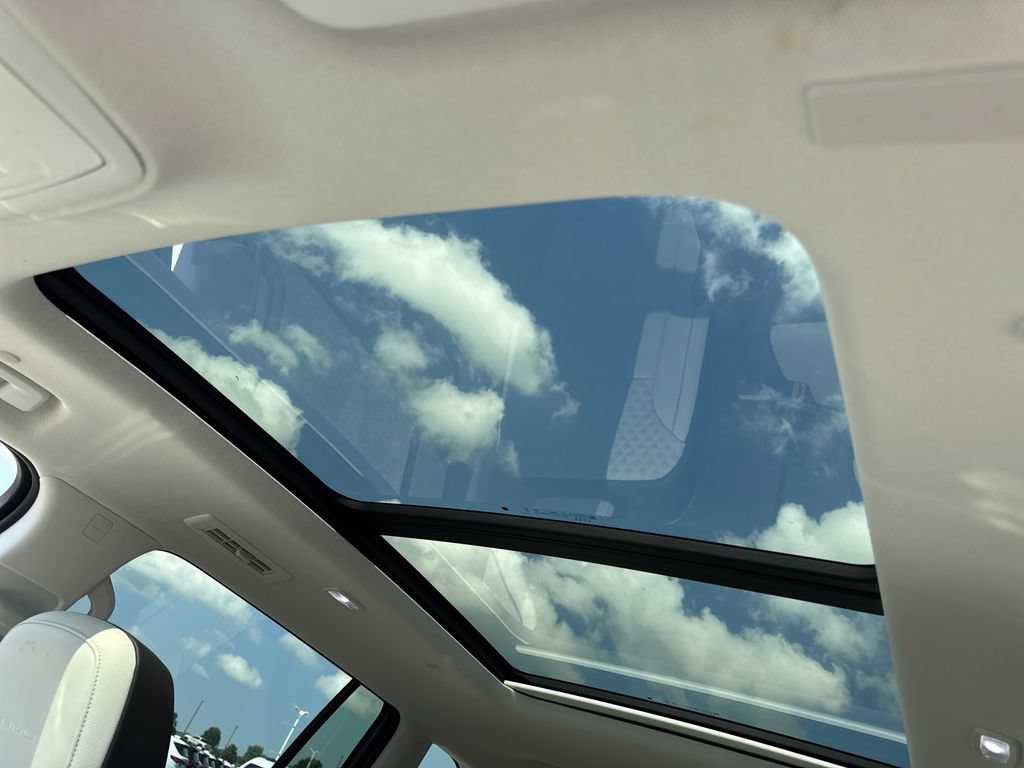 Used 2024 GMC Acadia Denali w/ Super Cruise Package FWD image 17