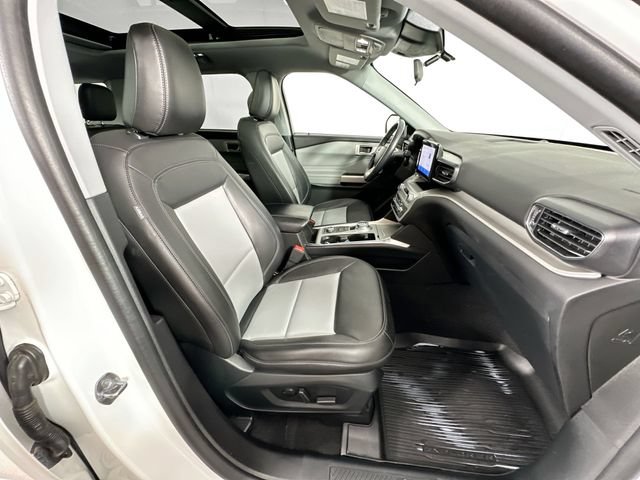 Used 2023 Ford Explorer XLT w/ Equipment Group 202A AWD/4WD image 30