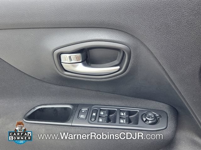 Used 2018 Jeep Renegade Latitude FWD image 31