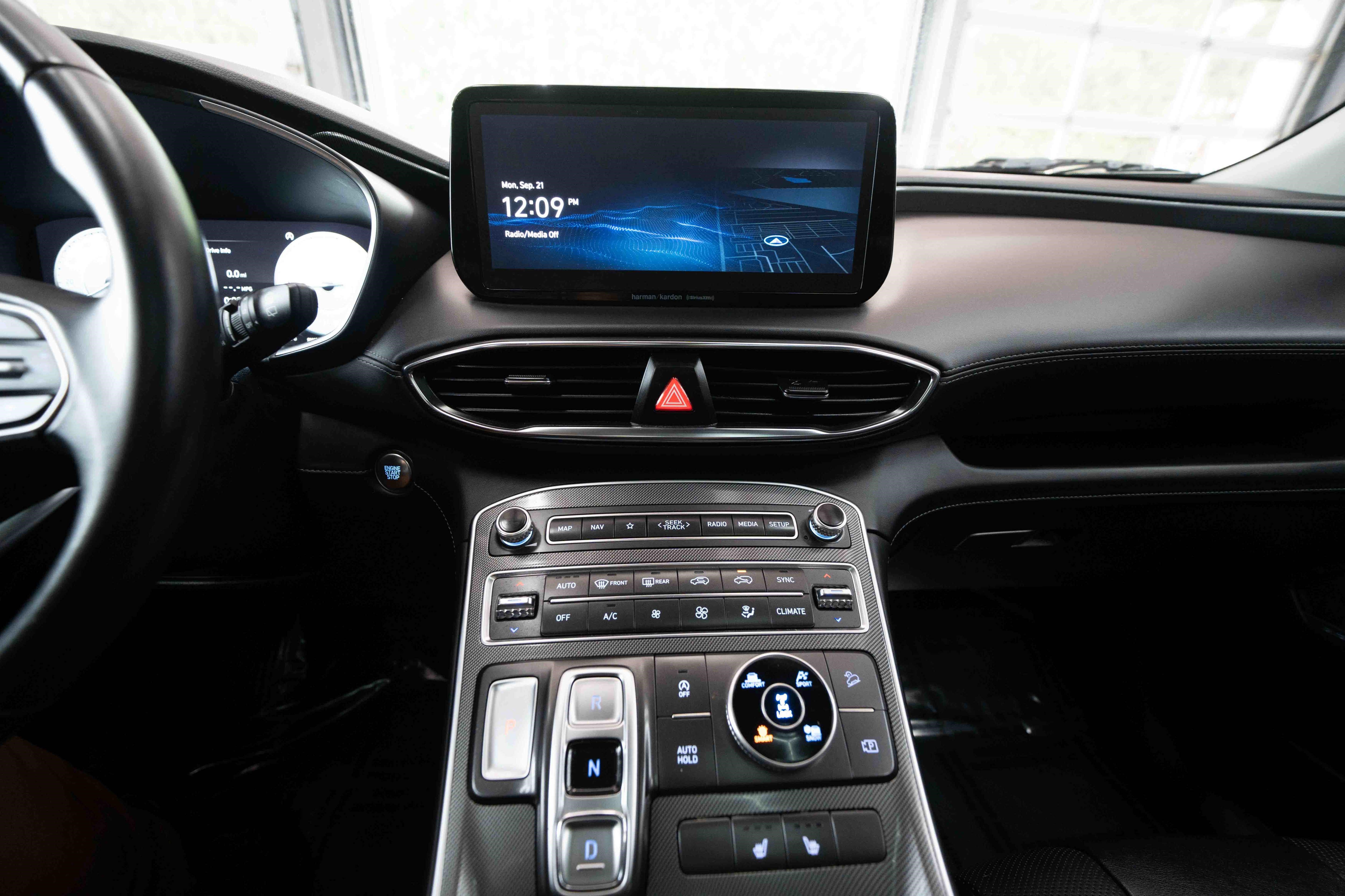 Used 2022 Hyundai Santa Fe SEL w/ Convenience + Premium Package AWD/4WD image 17