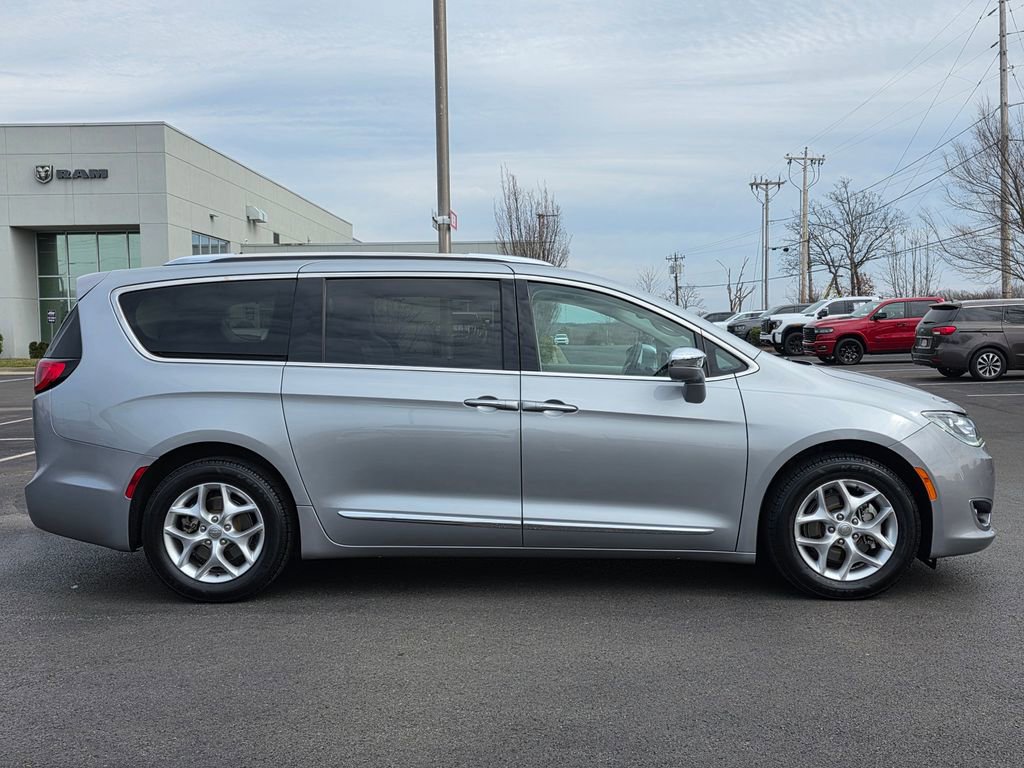 Used 2020 Chrysler Pacifica Limited image 4