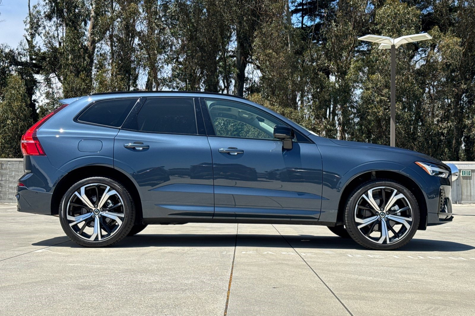 Used 2025 Volvo XC60 B5 Ultra w/ Protection Package Premier AWD/4WD image 7