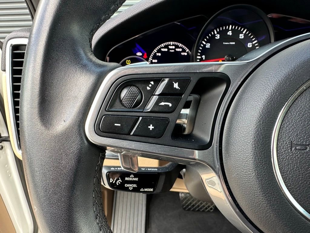 Certified 2023 Porsche Cayenne Platinum Edition image 18
