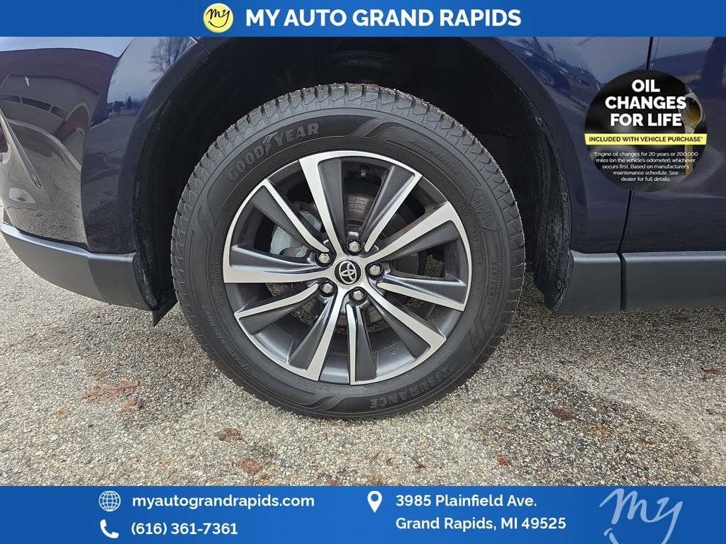 Used 2024 Toyota Venza LE image 29