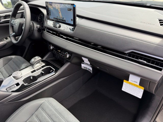 New 2026 Mitsubishi Outlander LE FWD image 11