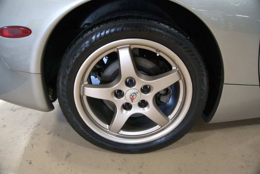 Used 2001 Chevrolet Corvette Convertible w/ Preferred Equipment Group2 image 32