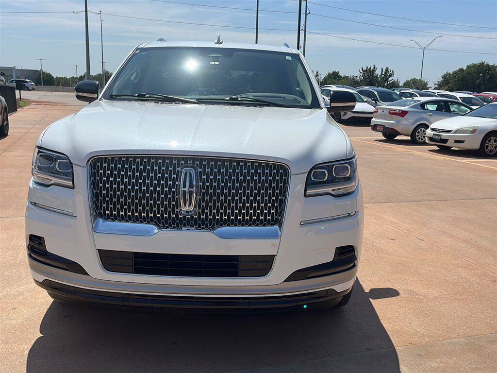 Used 2024 Lincoln Navigator Reserve AWD/4WD image 7
