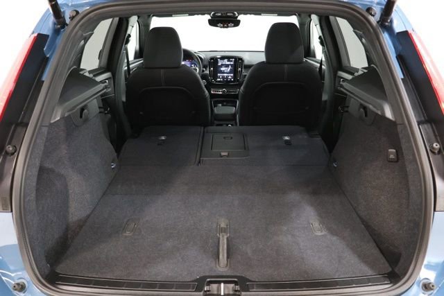 Used 2025 Volvo XC40 B5 Plus AWD/4WD image 37