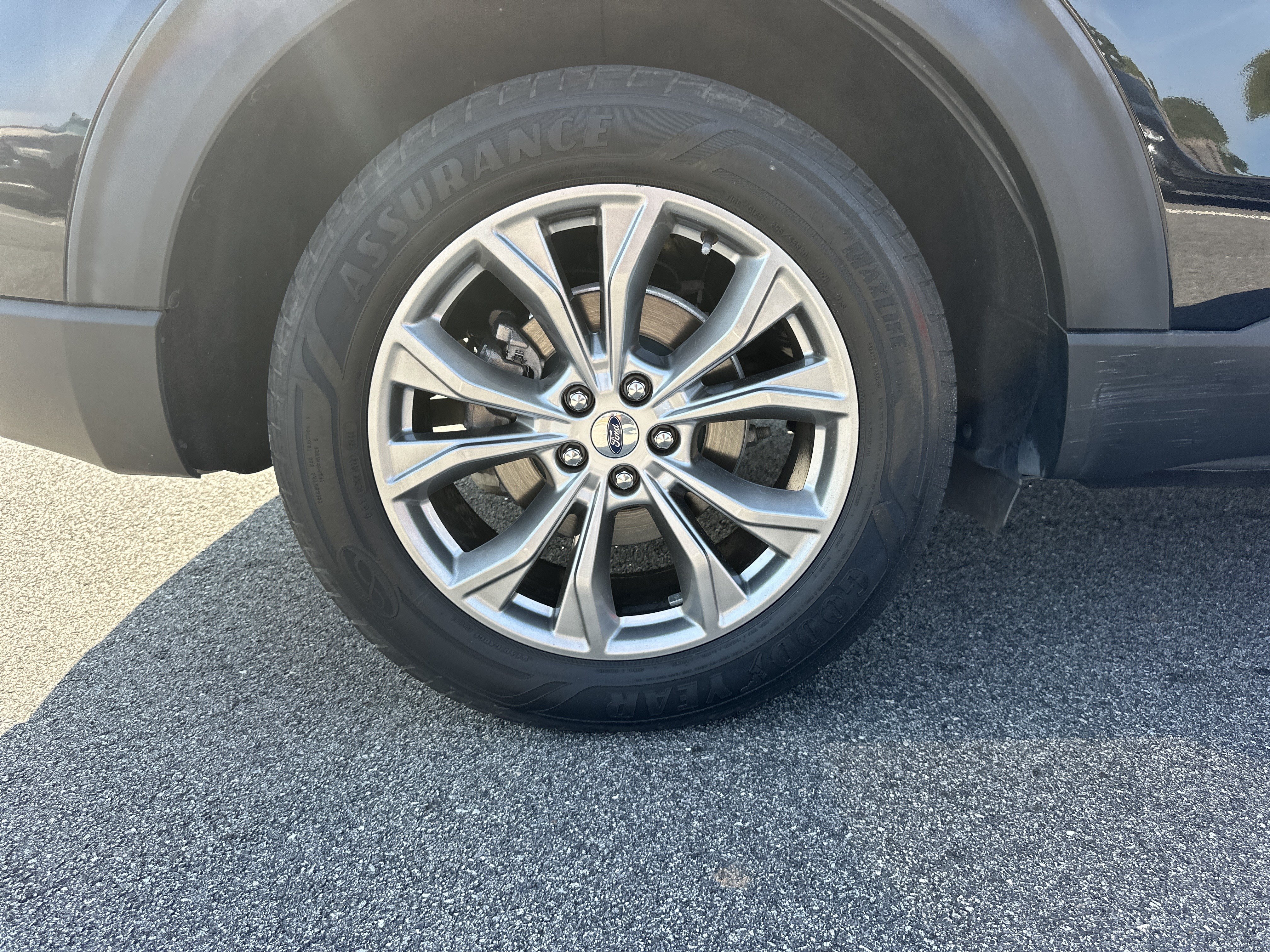 Used 2021 Ford Explorer Limited w/ Equipment Group 301A AWD/4WD image 19