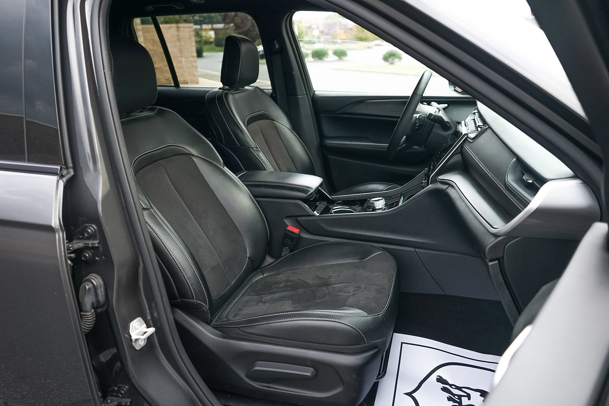 Used 2023 Jeep Grand Cherokee Altitude AWD/4WD image 27