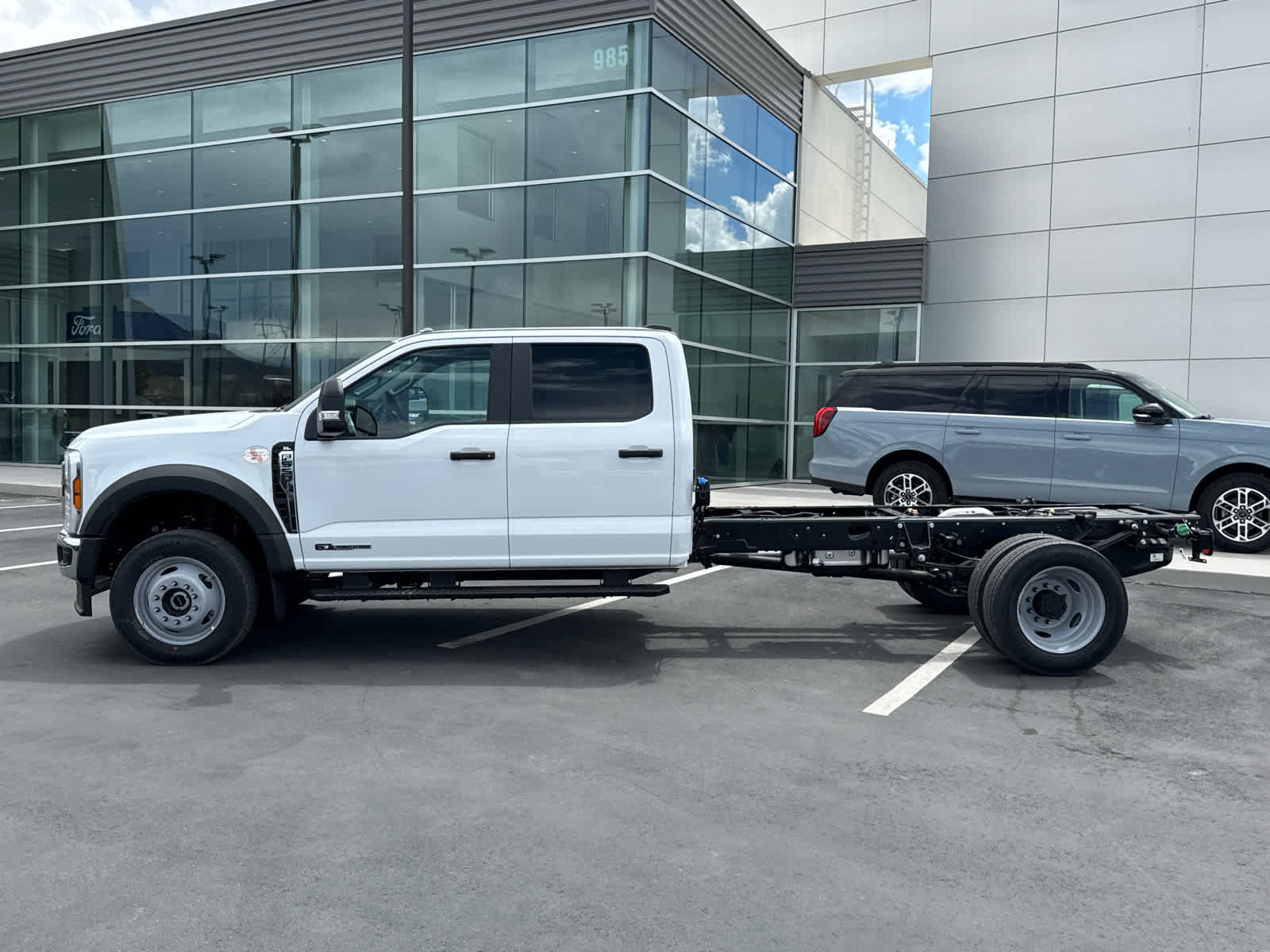 New 2026 Ford F550 4x4 Crew Cab Super Duty w/ XL Chrome Package image 11