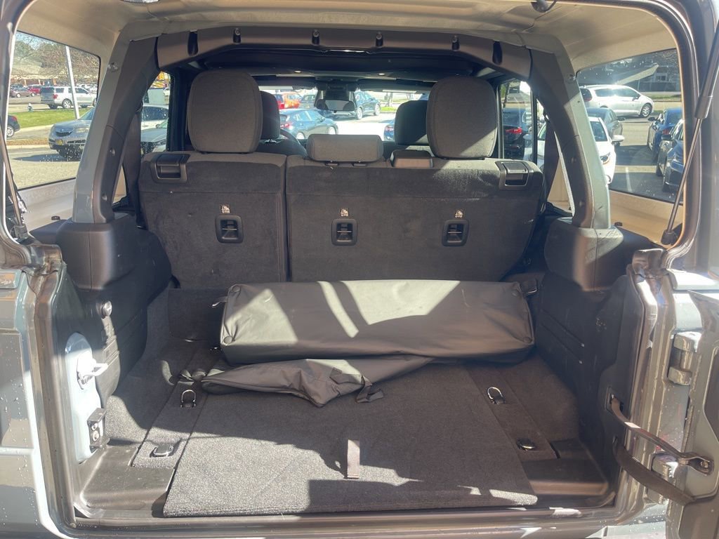 Used 2025 Jeep Wrangler Unlimited Sahara image 16