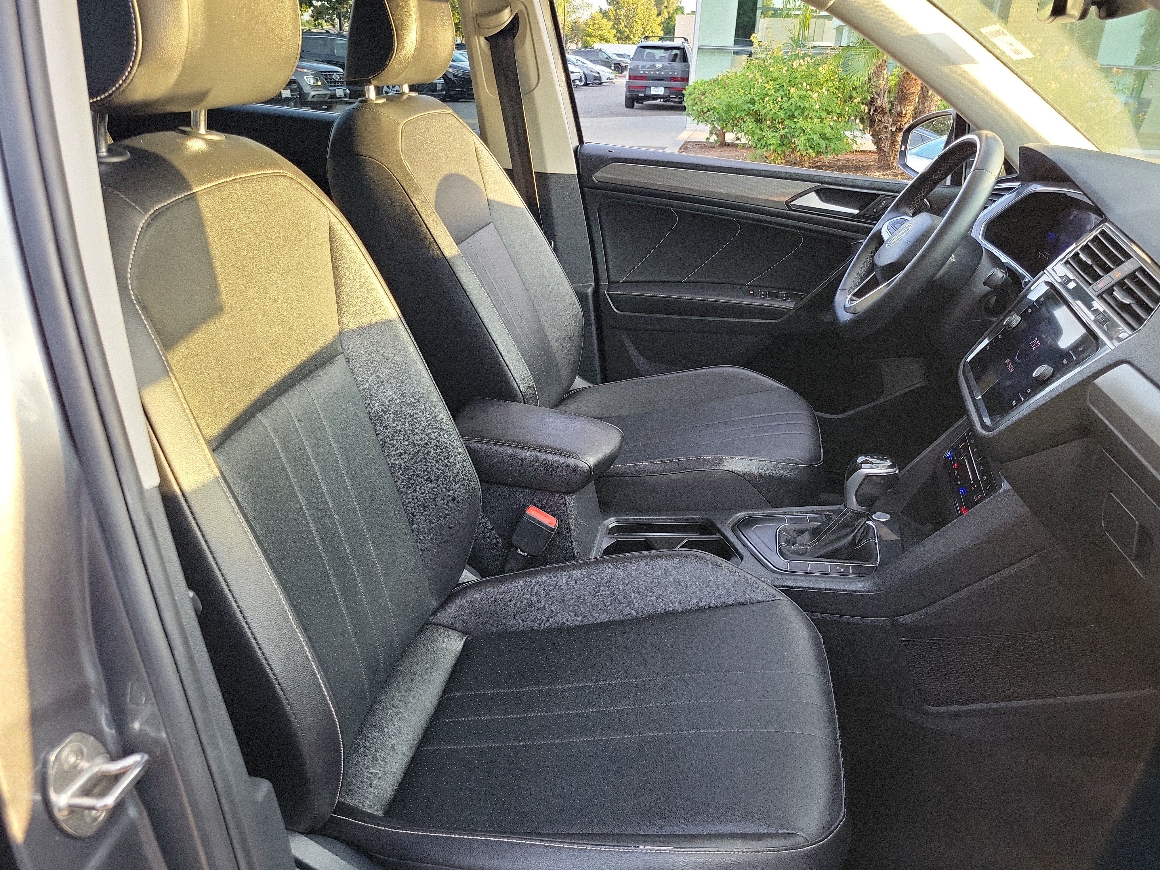 Used 2022 Volkswagen Tiguan SE FWD image 21