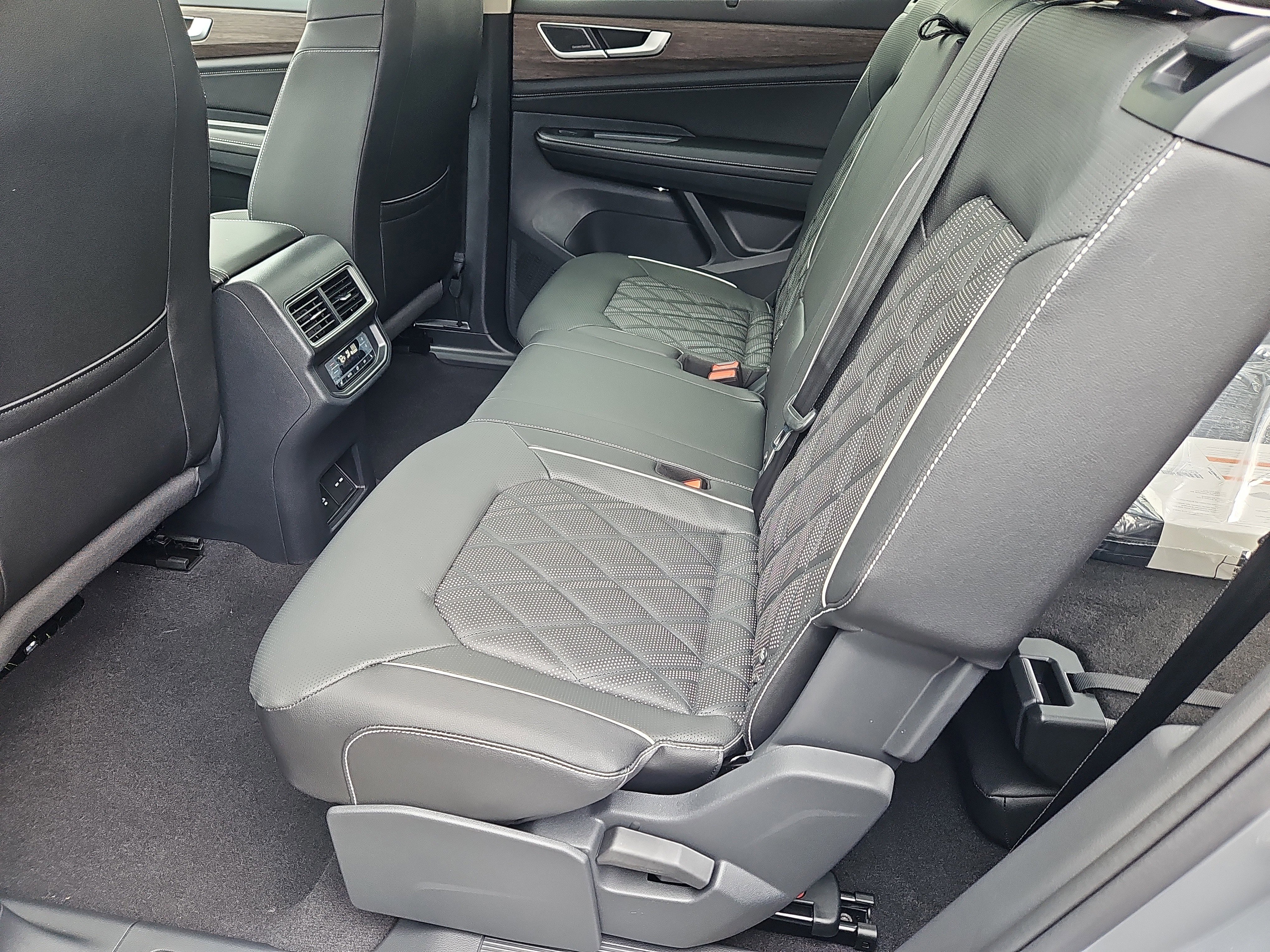 New 2026 Volkswagen Atlas SEL Premium R-Line image 22
