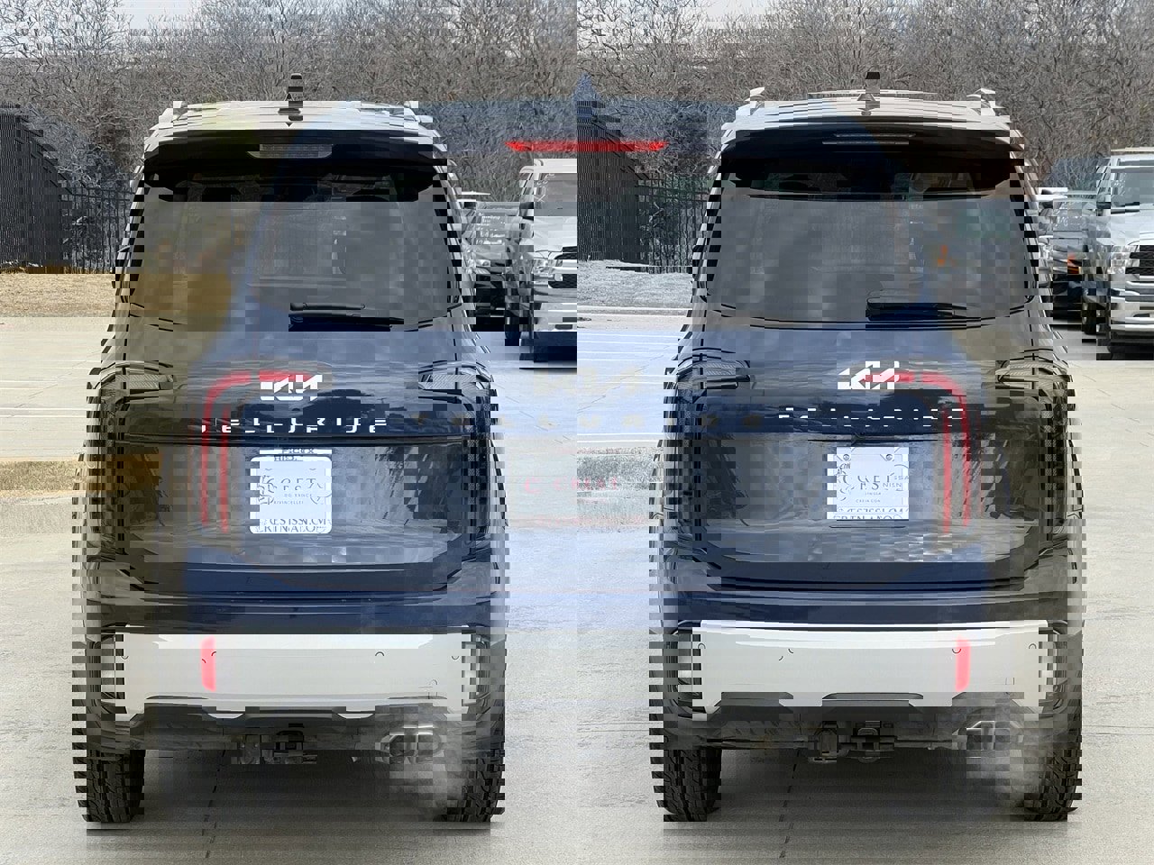 Used 2024 Kia Telluride SX w/ Towing Package image 5