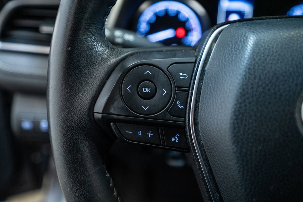 Certified 2020 Toyota Camry SE image 18