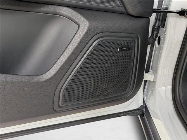 Certified 2025 Porsche Macan Turbo image 14