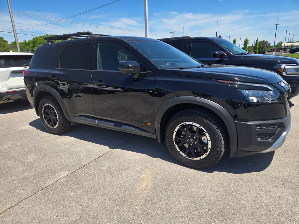 Used 2025 Nissan Pathfinder Rock Creek AWD/4WD image 2