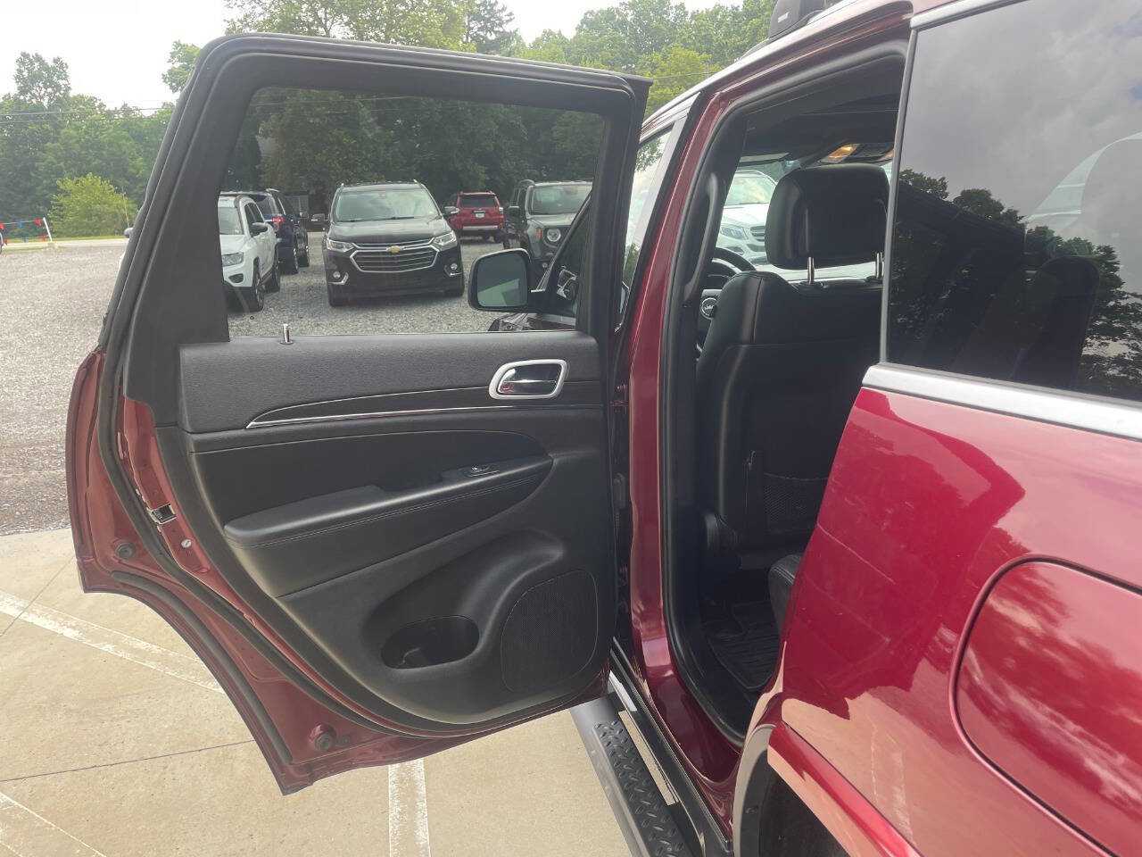 Used 2018 Jeep Grand Cherokee Limited image 26