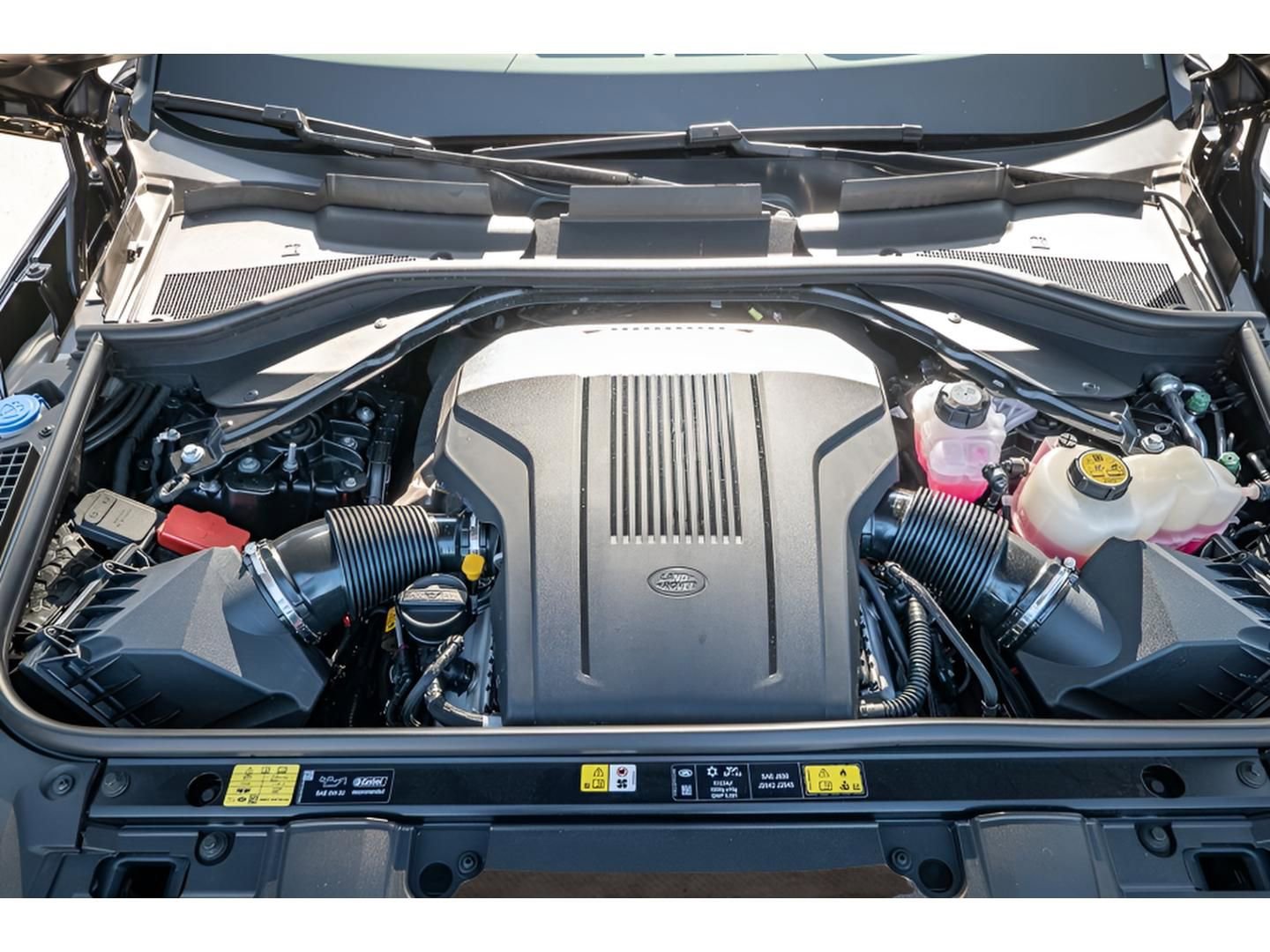 Used 2025 Land Rover Range Rover Long Wheelbase Autobiography image 4