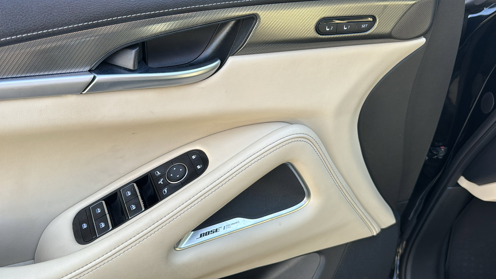 Used 2025 INFINITI QX60 Luxe w/ Vision Package image 12