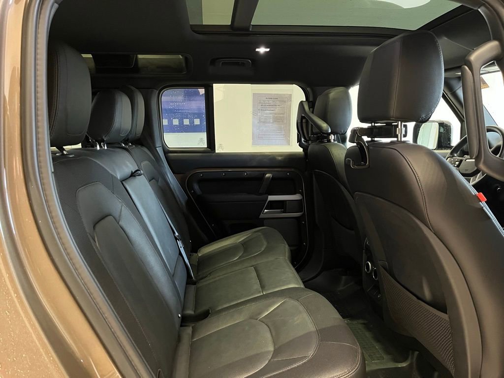 Used 2024 Land Rover Defender 110 X-Dynamic SE image 24