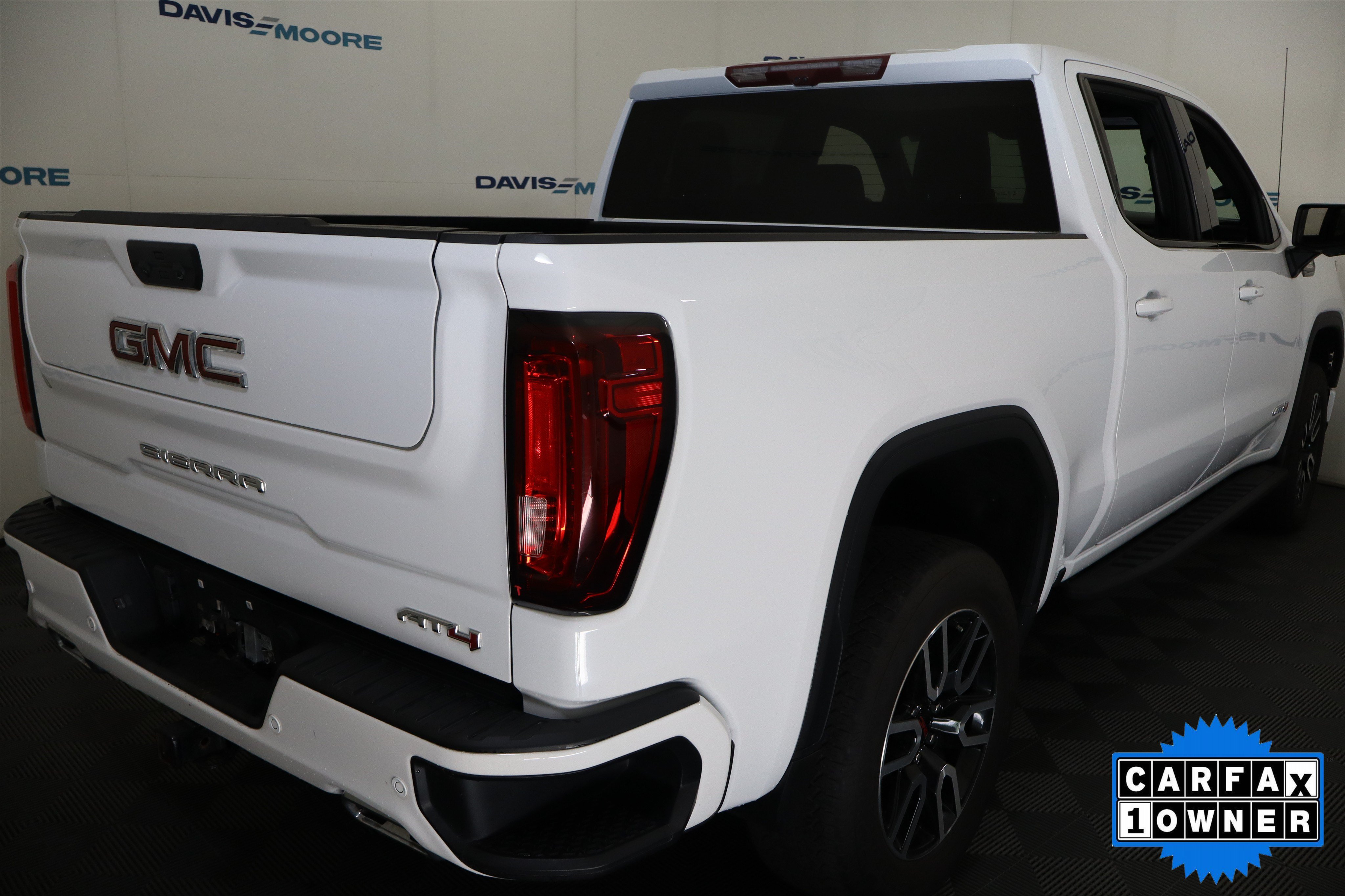 Used 2024 GMC Sierra 1500 AT4 w/ Technology Package AWD/4WD image 6
