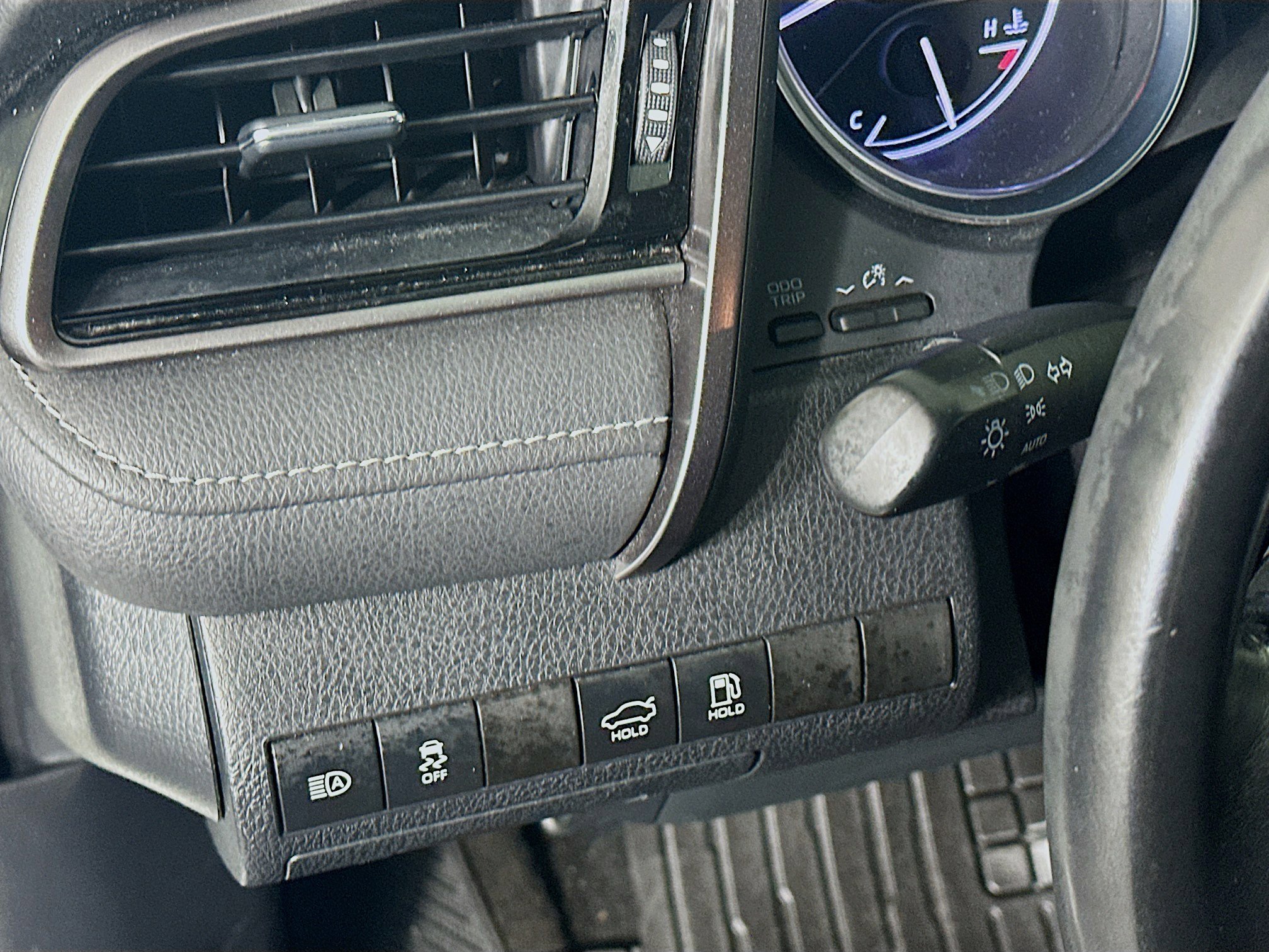 Used 2020 Toyota Camry SE FWD image 16