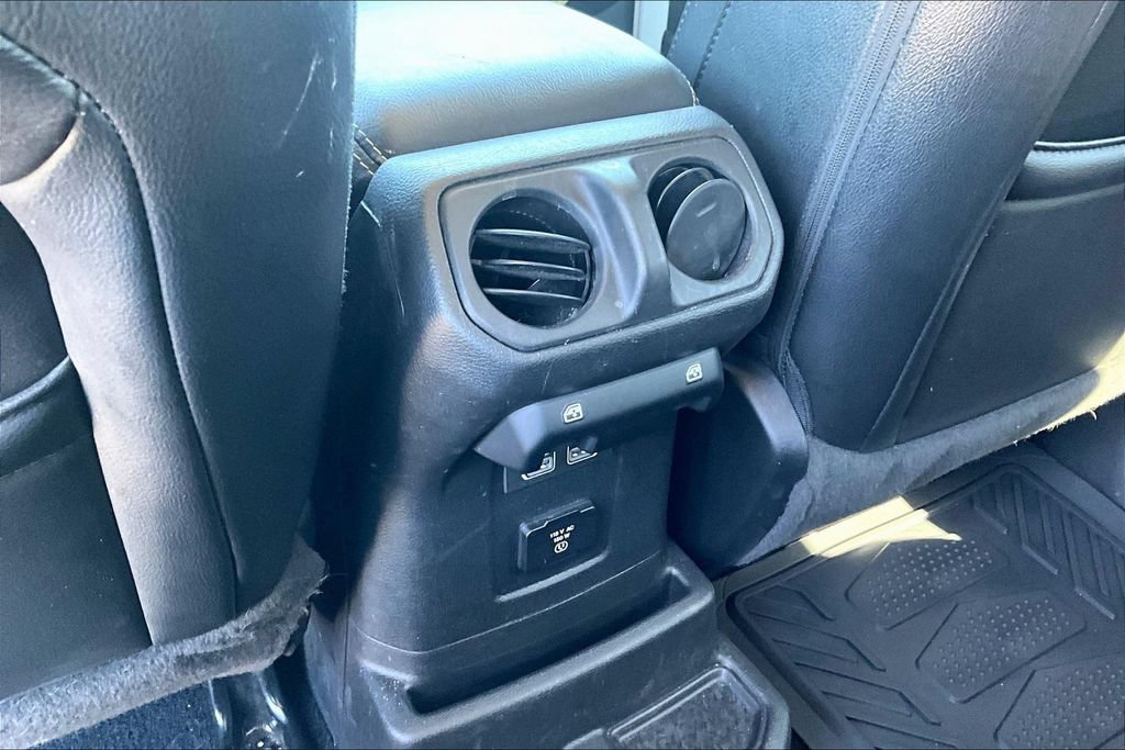 Used 2021 Jeep Wrangler Unlimited Sahara w/ Uconnect 4C Nav & Sound Group AWD/4WD image 16