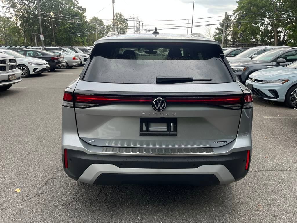 New 2025 Volkswagen Tiguan SE image 4