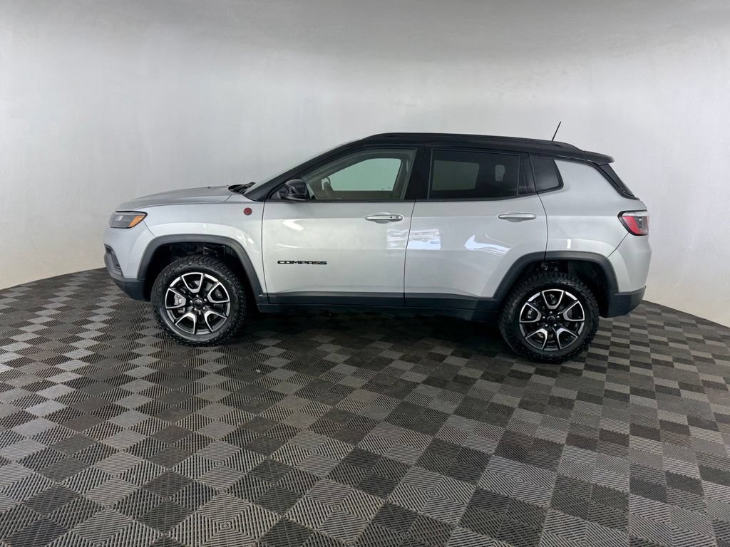 Used 2025 Jeep Compass Trailhawk AWD/4WD image 6