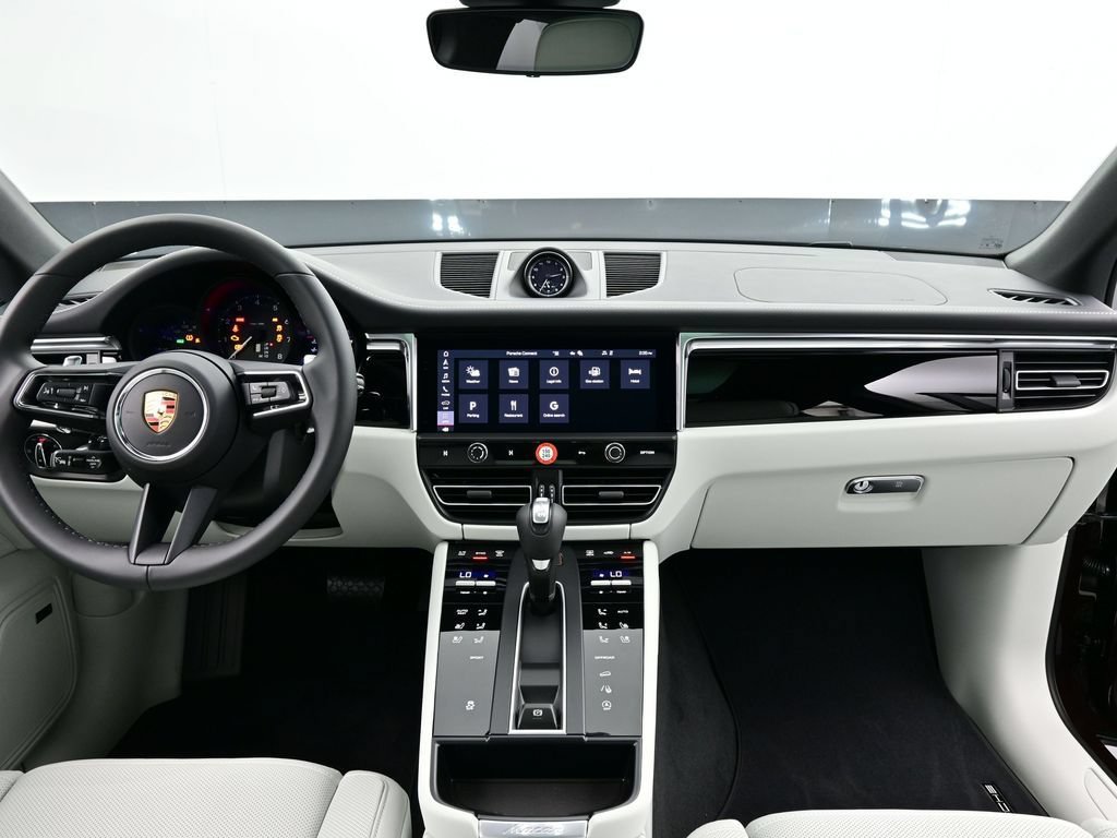 Certified 2026 Porsche Macan AWD/4WD image 24