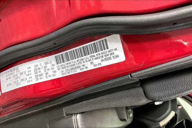 Used 2016 Jeep Cherokee Sport FWD image 4