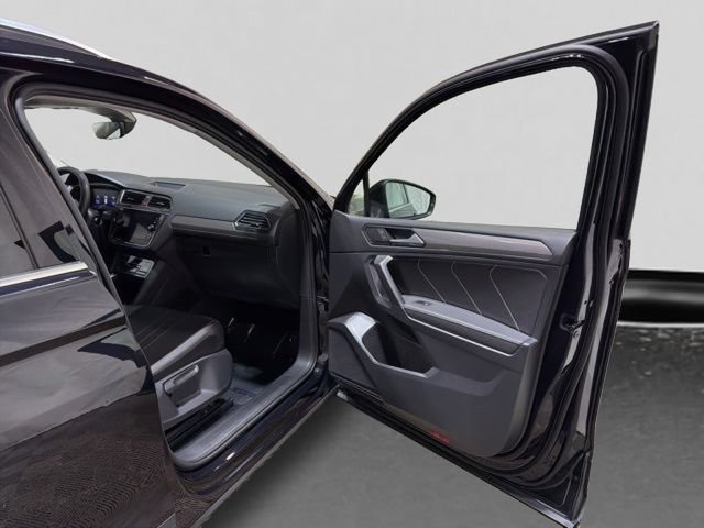 Certified 2022 Volkswagen Tiguan SE FWD image 33